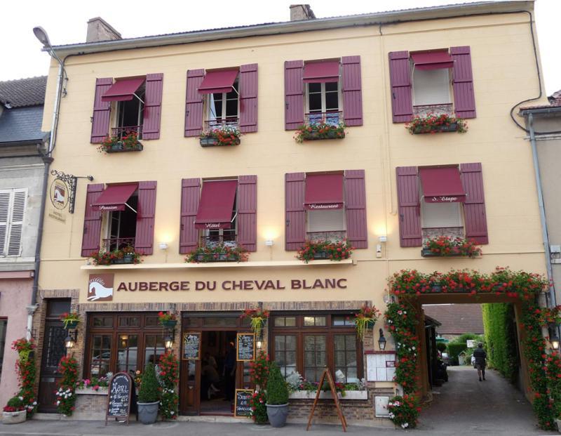 Auberge Du Cheval Blanc Avallon Exterior foto